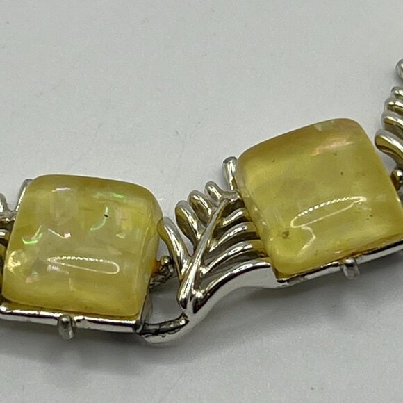 Vintage pale yellow Thermoset Necklace 17” - Picture 2 of 9